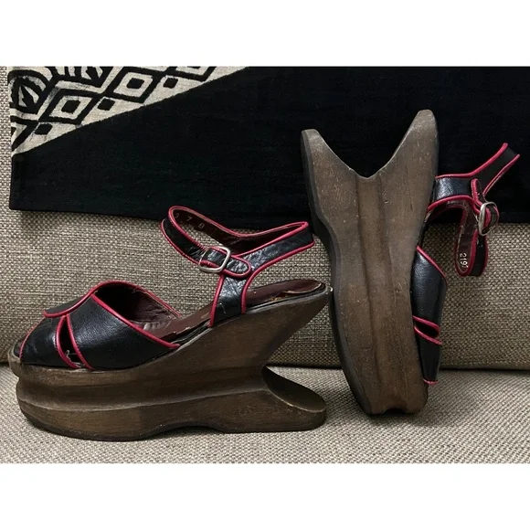 Vintage clothespin shoes. - Picture 2 of 16